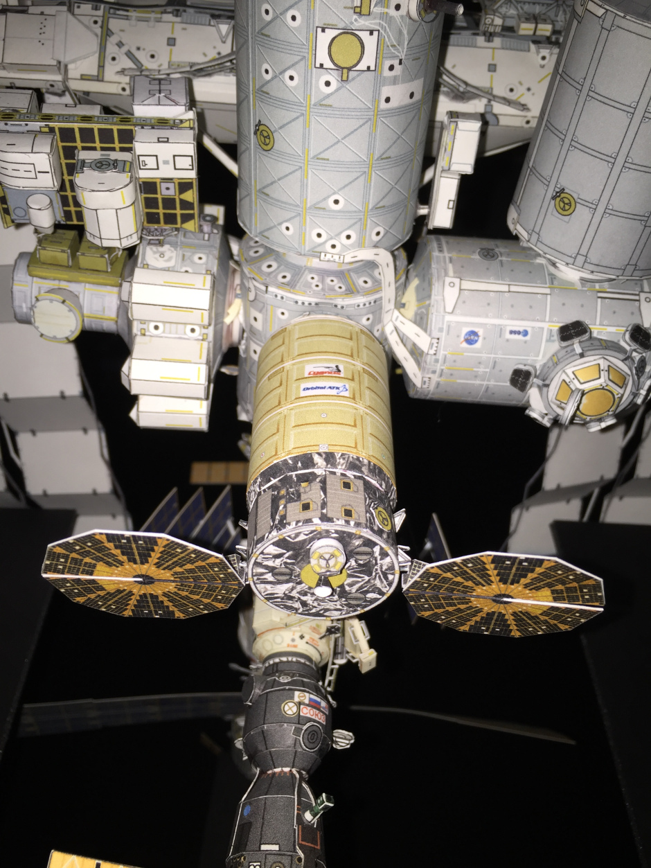 AXM ISS 1:100 scalemodel